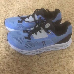 On cloud cloudstratus running shoe barely used